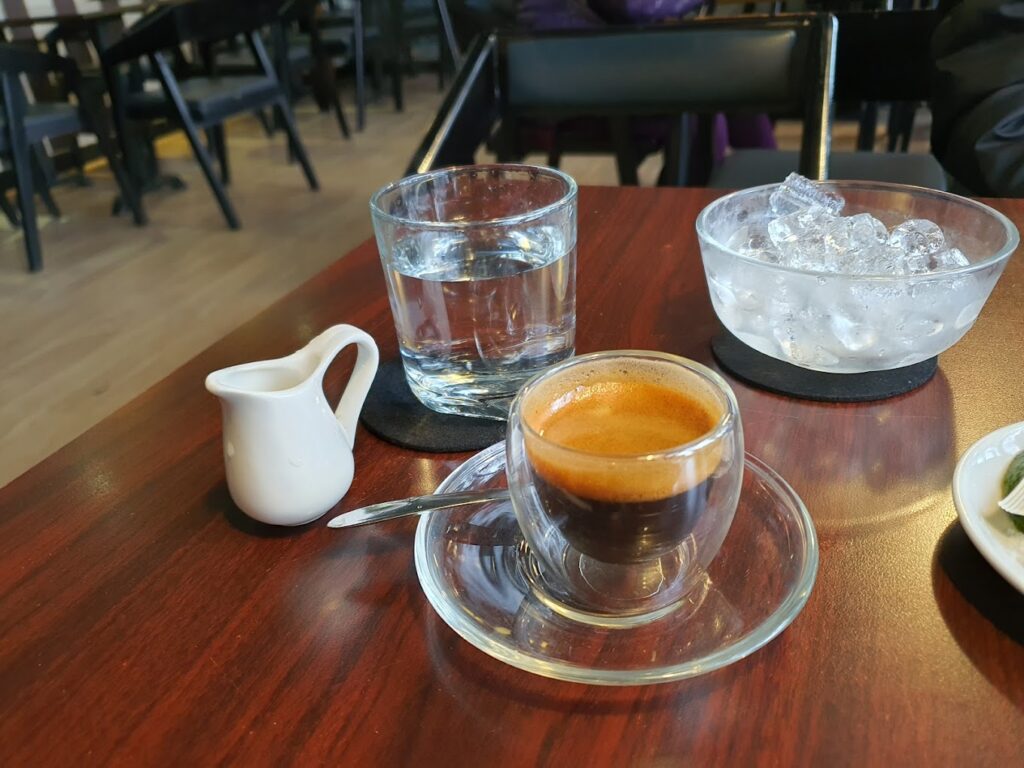 cafe-gan-hoc-vien-am-nhac-hue-5.2-min